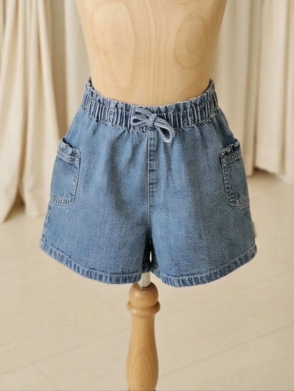 Carter's Girls Denim Shorts Size 5 Elastic Waist Ruffle Pocket Accents